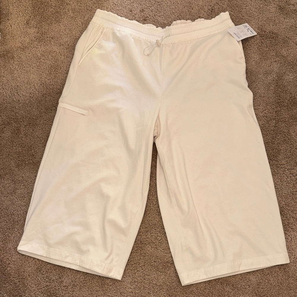 Athleta Cream Triumph Hybrid Wide Crop 2x NWT - Picture 3 of 7